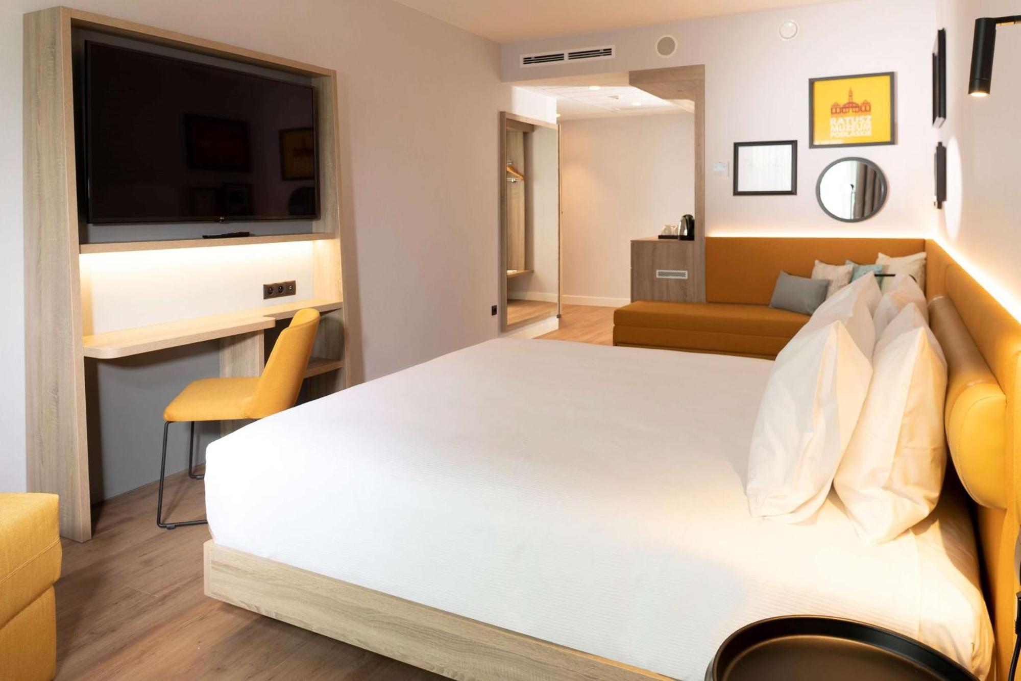 Hotel Hampton By Hilton Białystok Esterno foto
