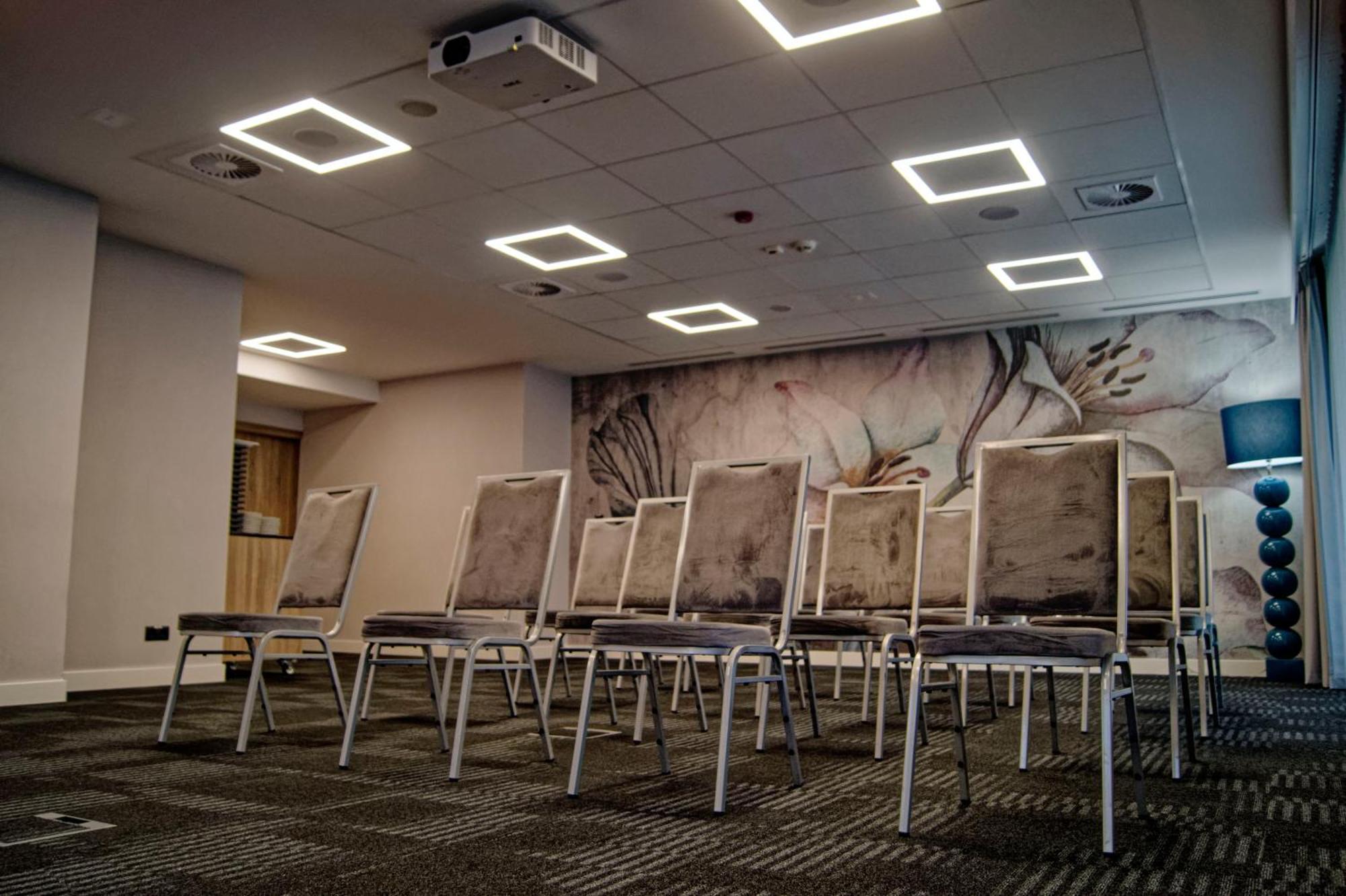 Hotel Hampton By Hilton Białystok Esterno foto